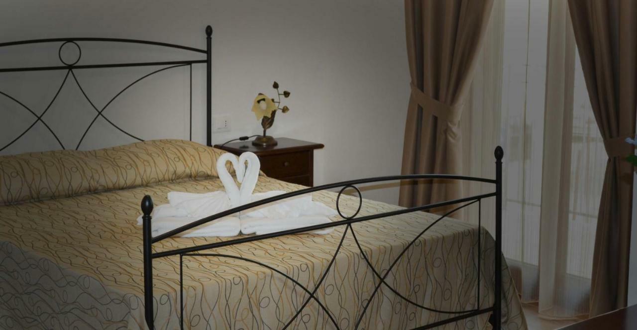 B&B Castiglione กุสโตนาชี ภายนอก รูปภาพ